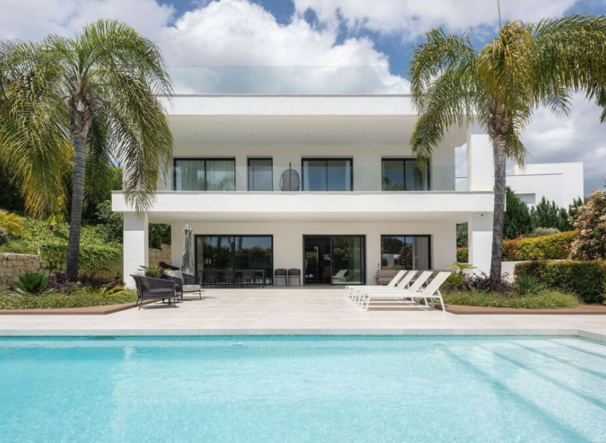 Resale - House -
Nueva Andalucía