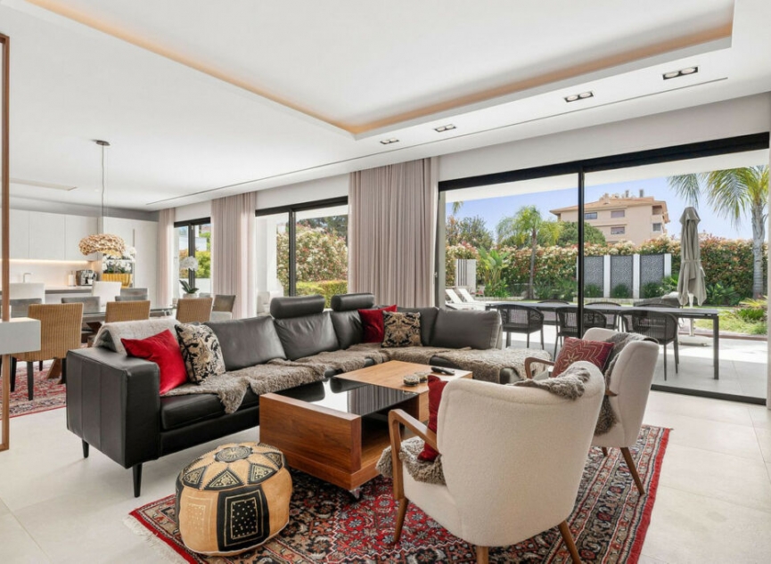 Resale - House -
Nueva Andalucía