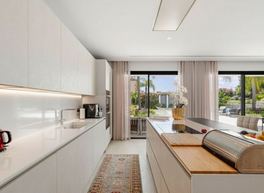 Resale - House -
Nueva Andalucía