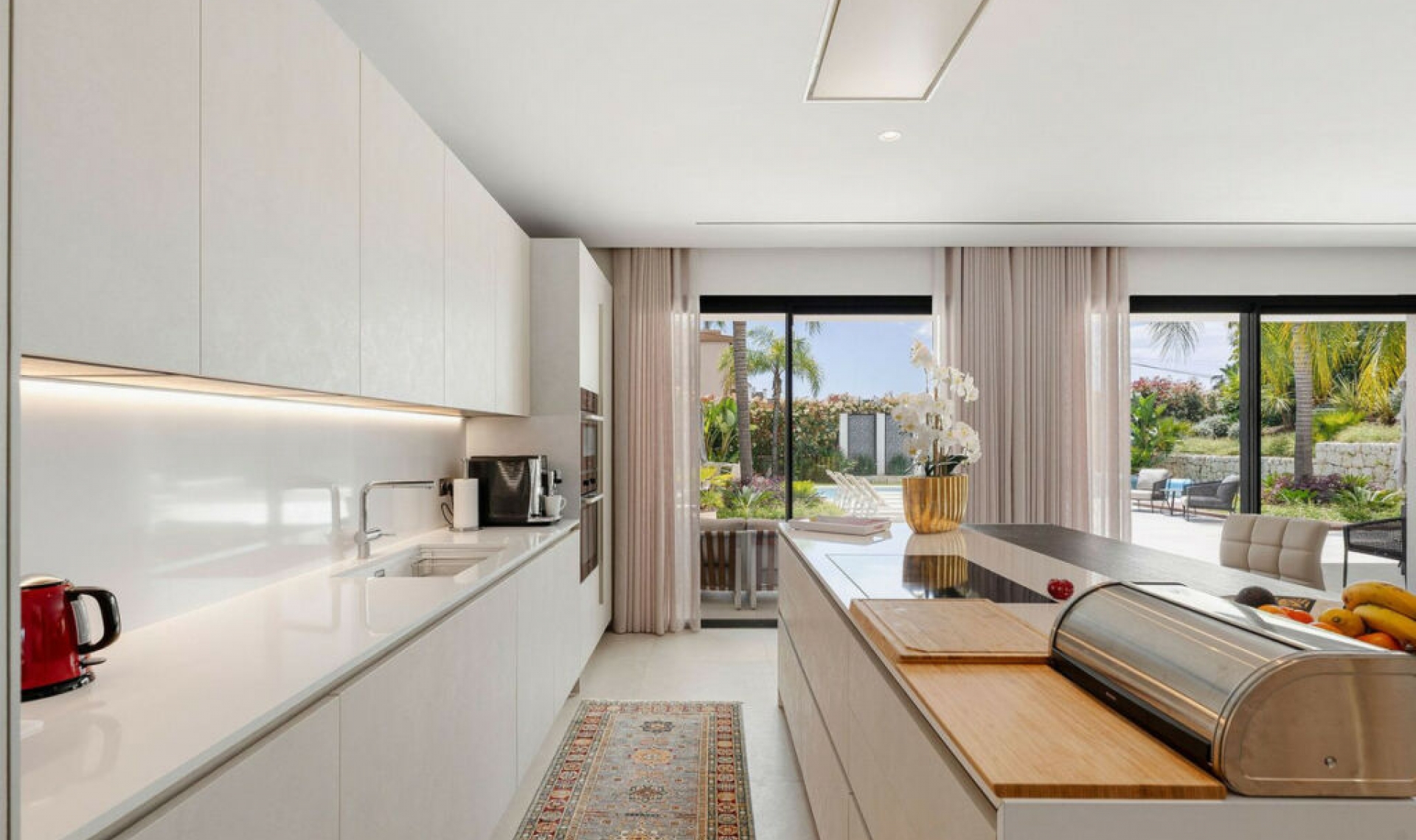 Resale - House -
Nueva Andalucía