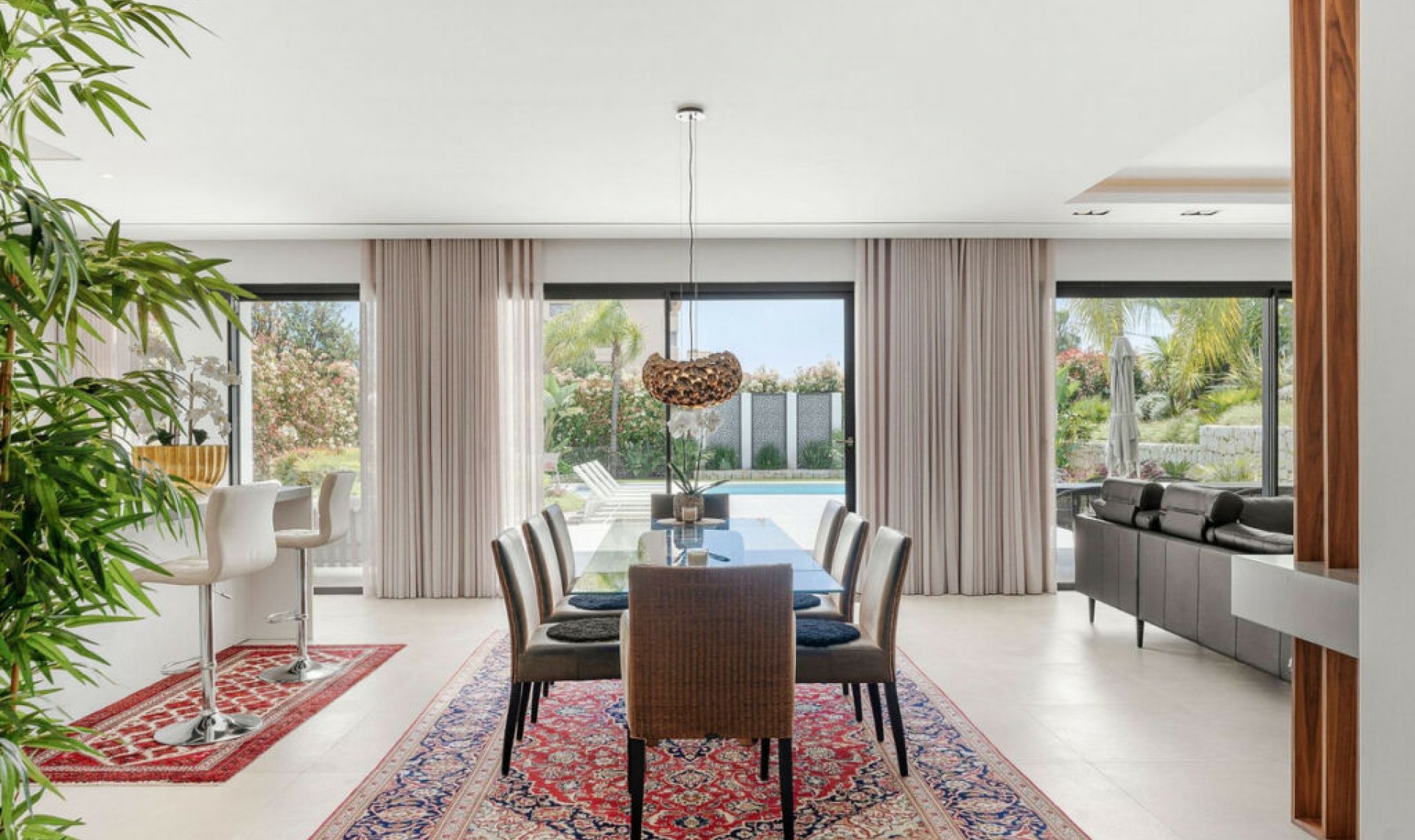 Resale - House -
Nueva Andalucía