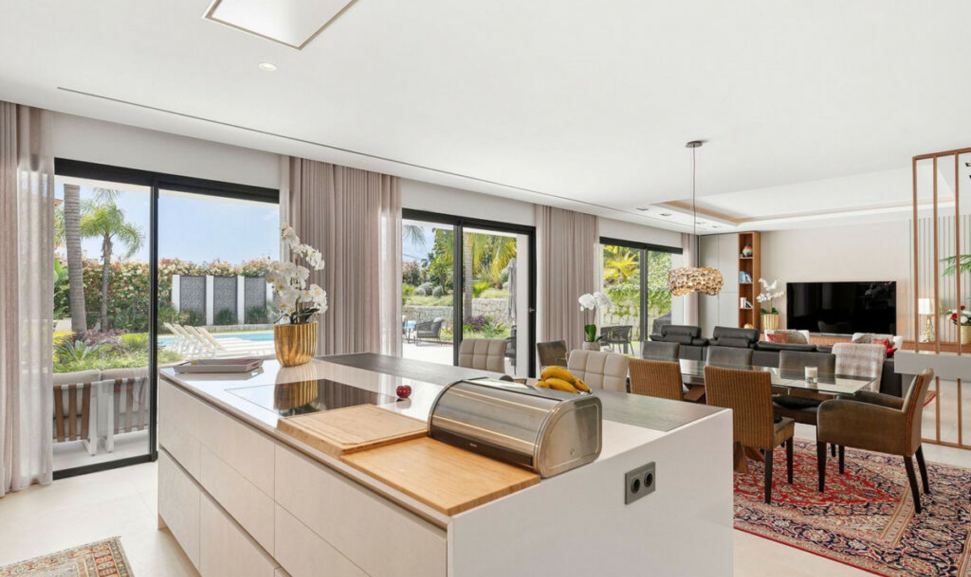 Resale - House -
Nueva Andalucía