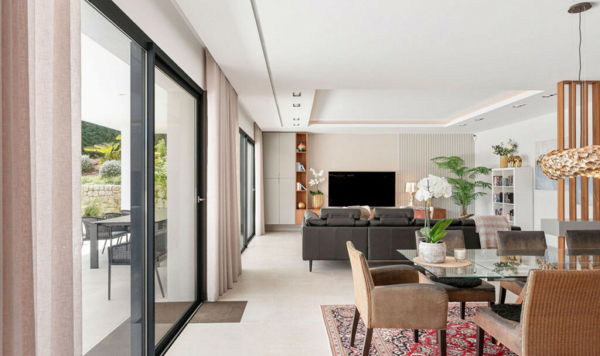 Resale - House -
Nueva Andalucía