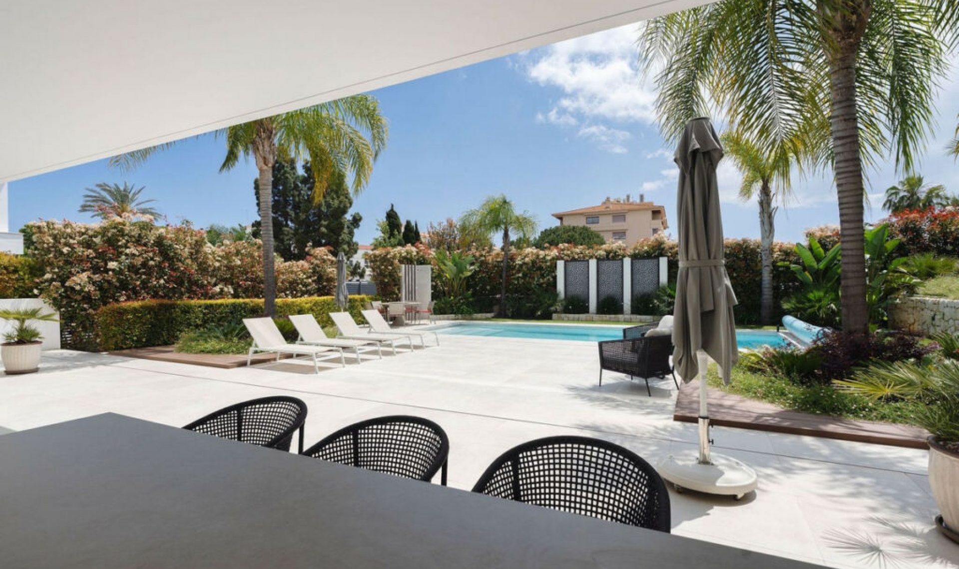 Resale - House -
Nueva Andalucía