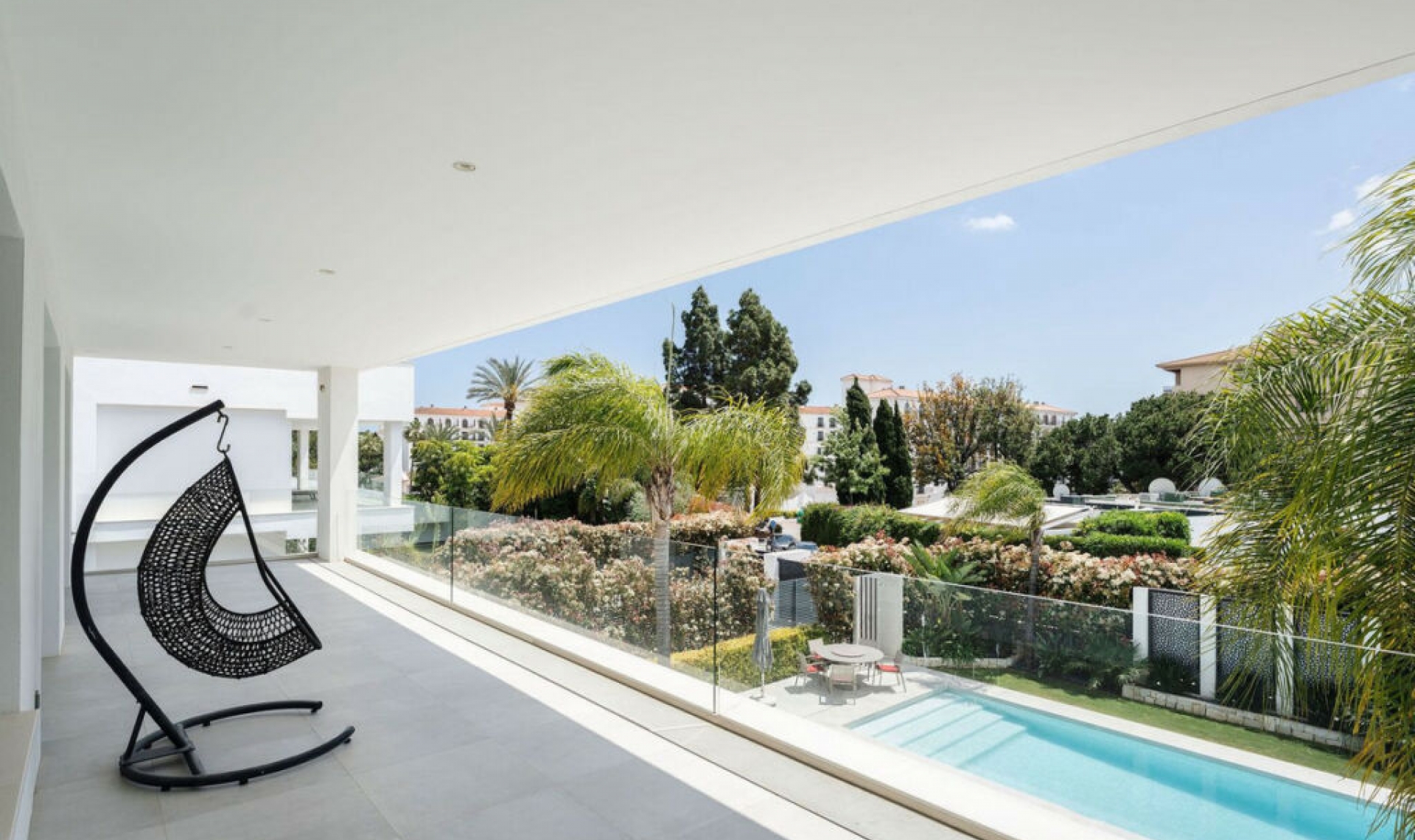 Resale - House -
Nueva Andalucía