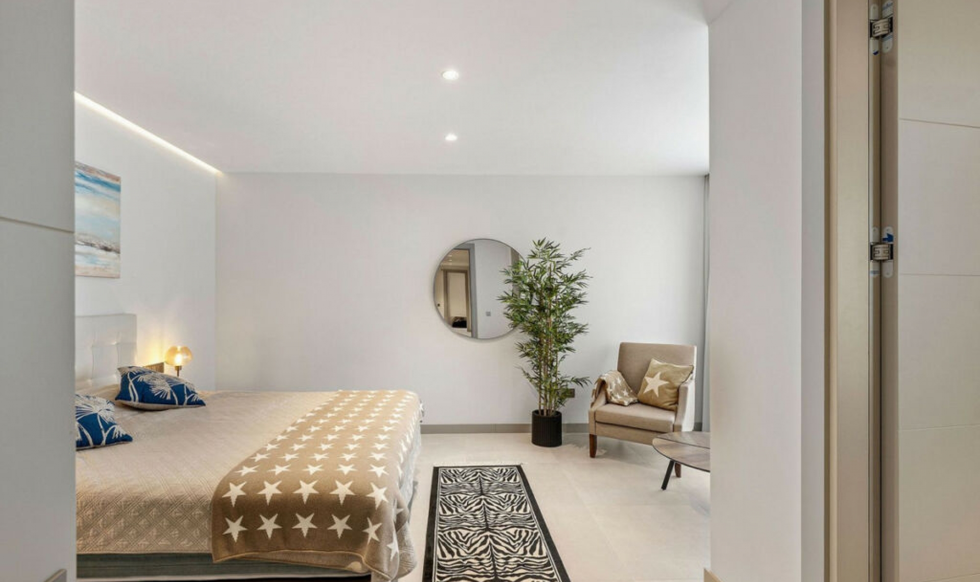 Resale - House -
Nueva Andalucía