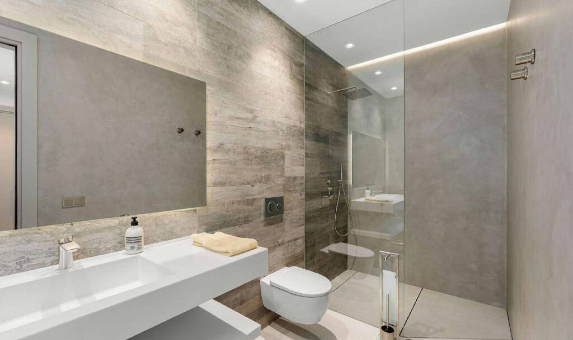 Resale - House -
Nueva Andalucía