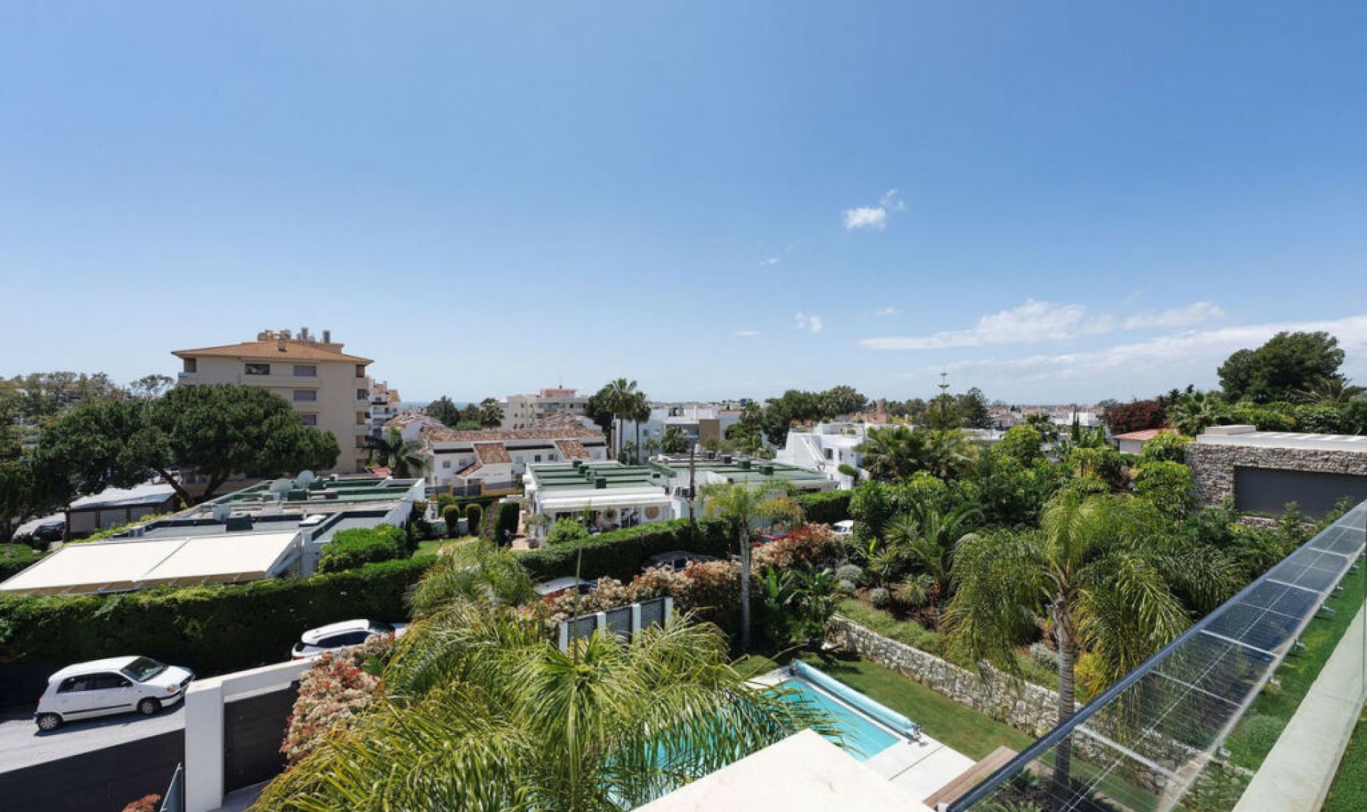 Resale - House -
Nueva Andalucía