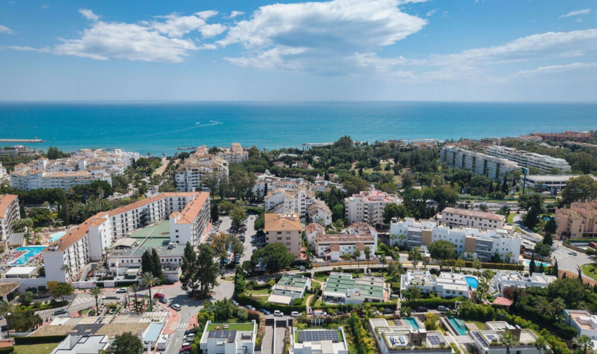 Resale - House -
Nueva Andalucía