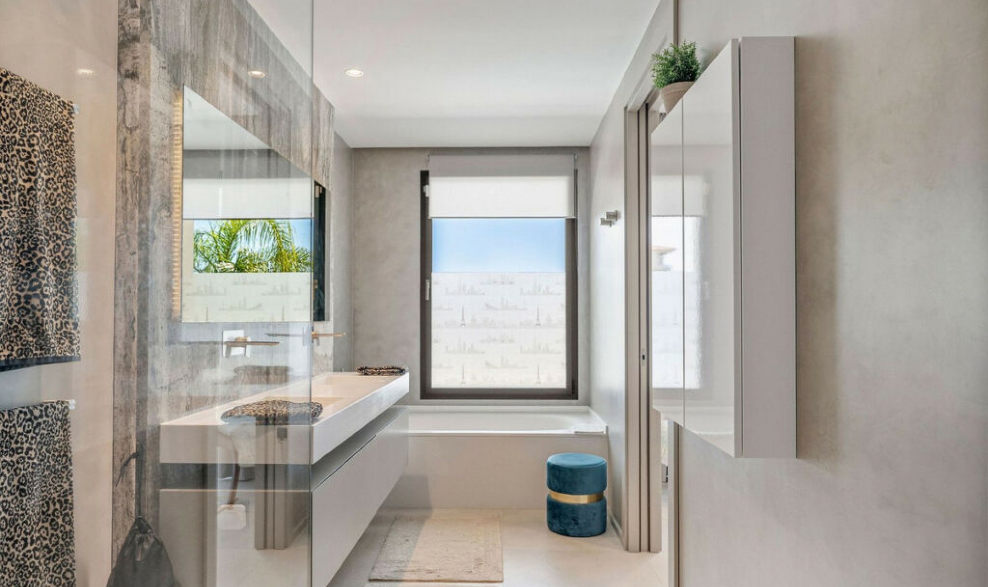 Resale - House -
Nueva Andalucía