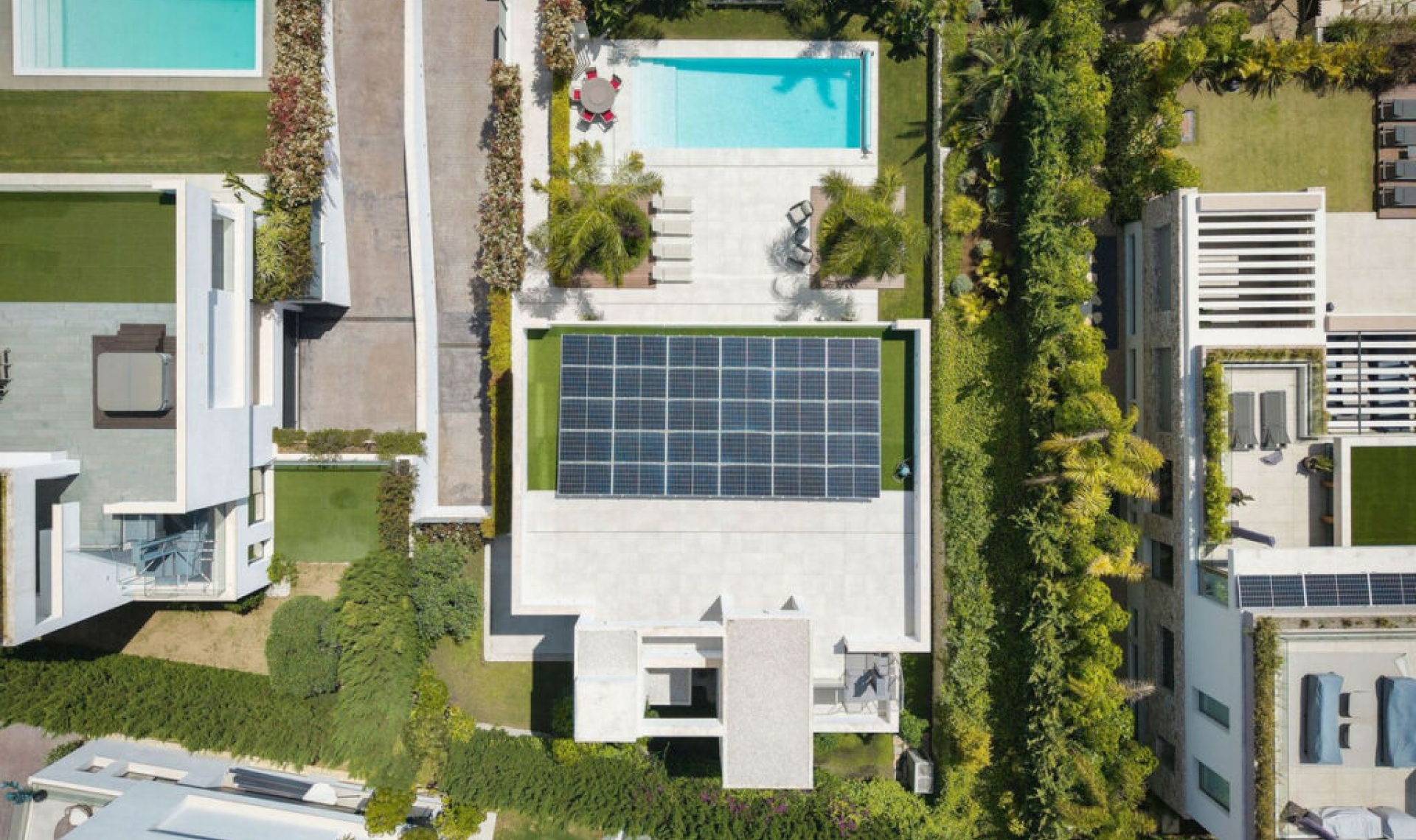 Resale - House -
Nueva Andalucía