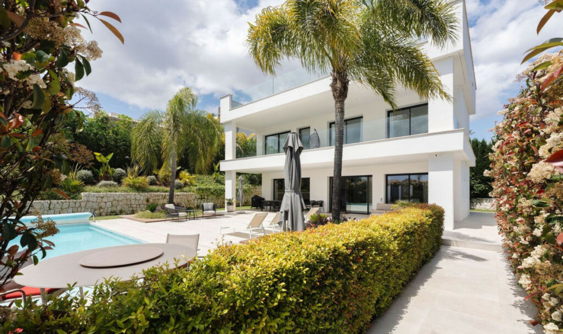 Resale - House -
Nueva Andalucía