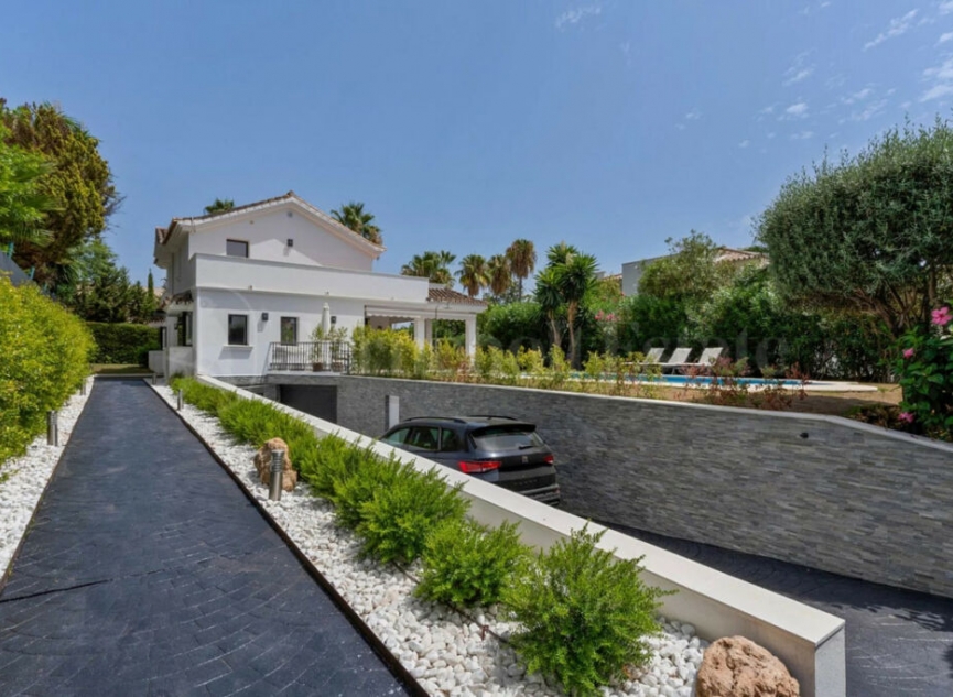 Resale - House -
Nueva Andalucía