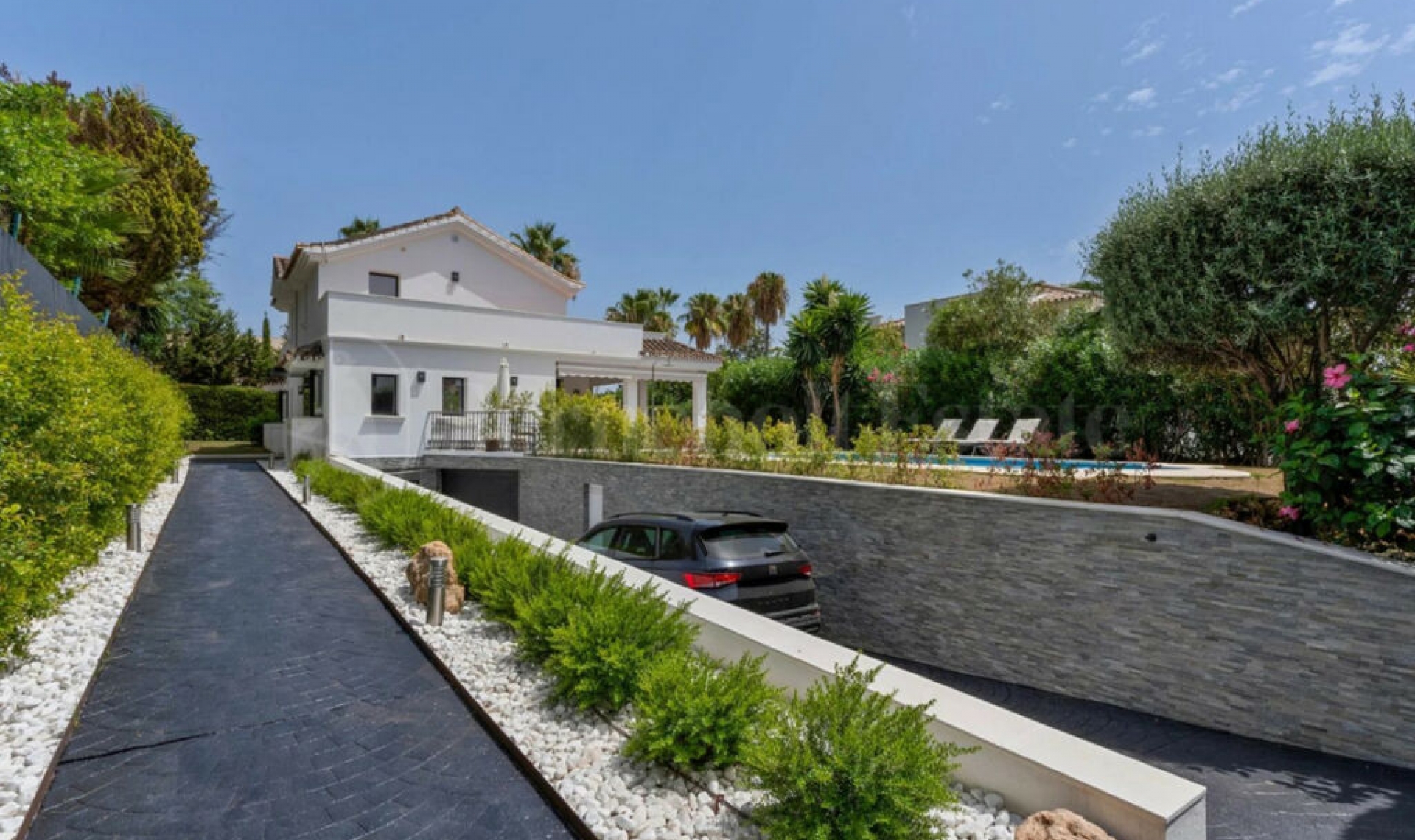 Resale - House -
Nueva Andalucía