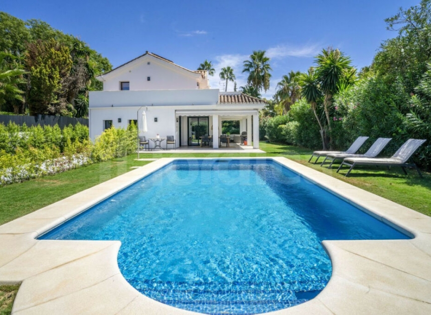 Resale - House -
Nueva Andalucía