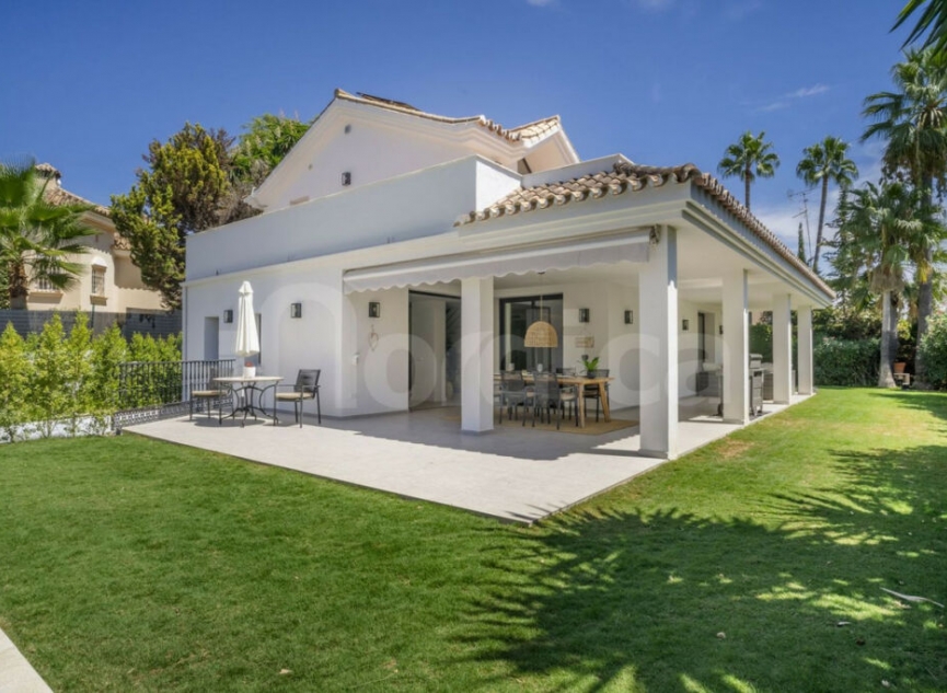 Resale - House -
Nueva Andalucía