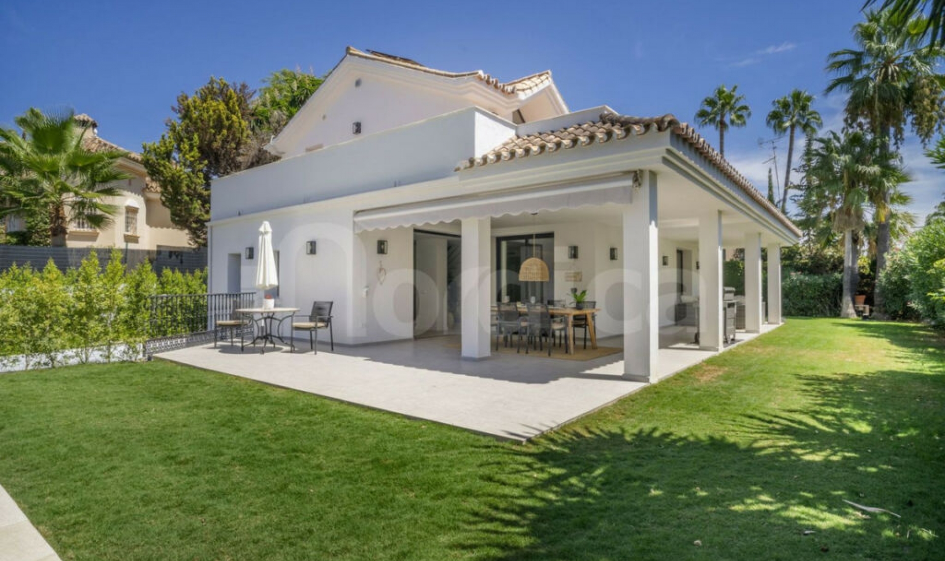 Resale - House -
Nueva Andalucía