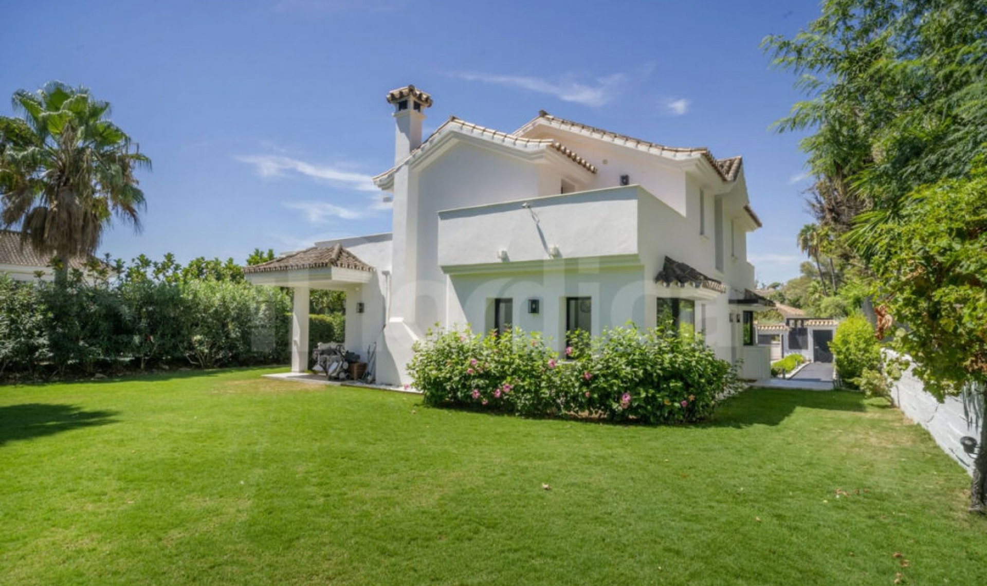 Resale - House -
Nueva Andalucía