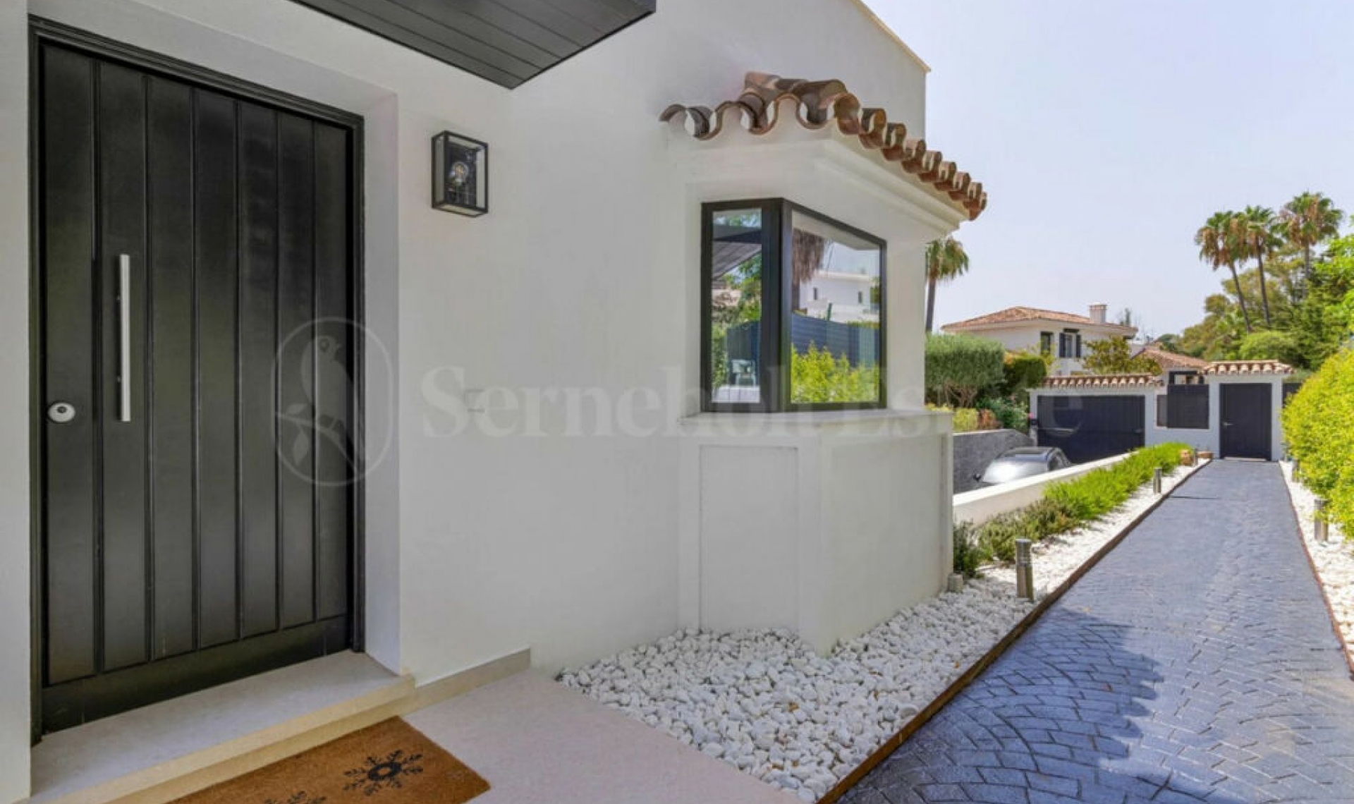 Resale - House -
Nueva Andalucía