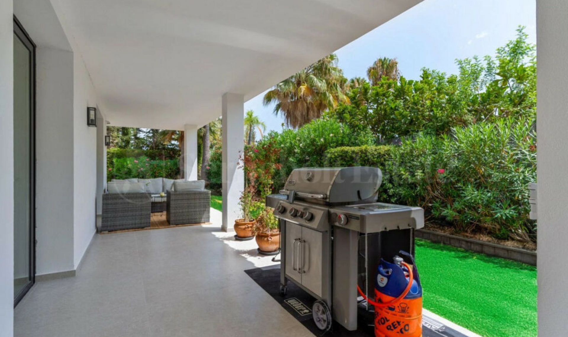 Resale - House -
Nueva Andalucía