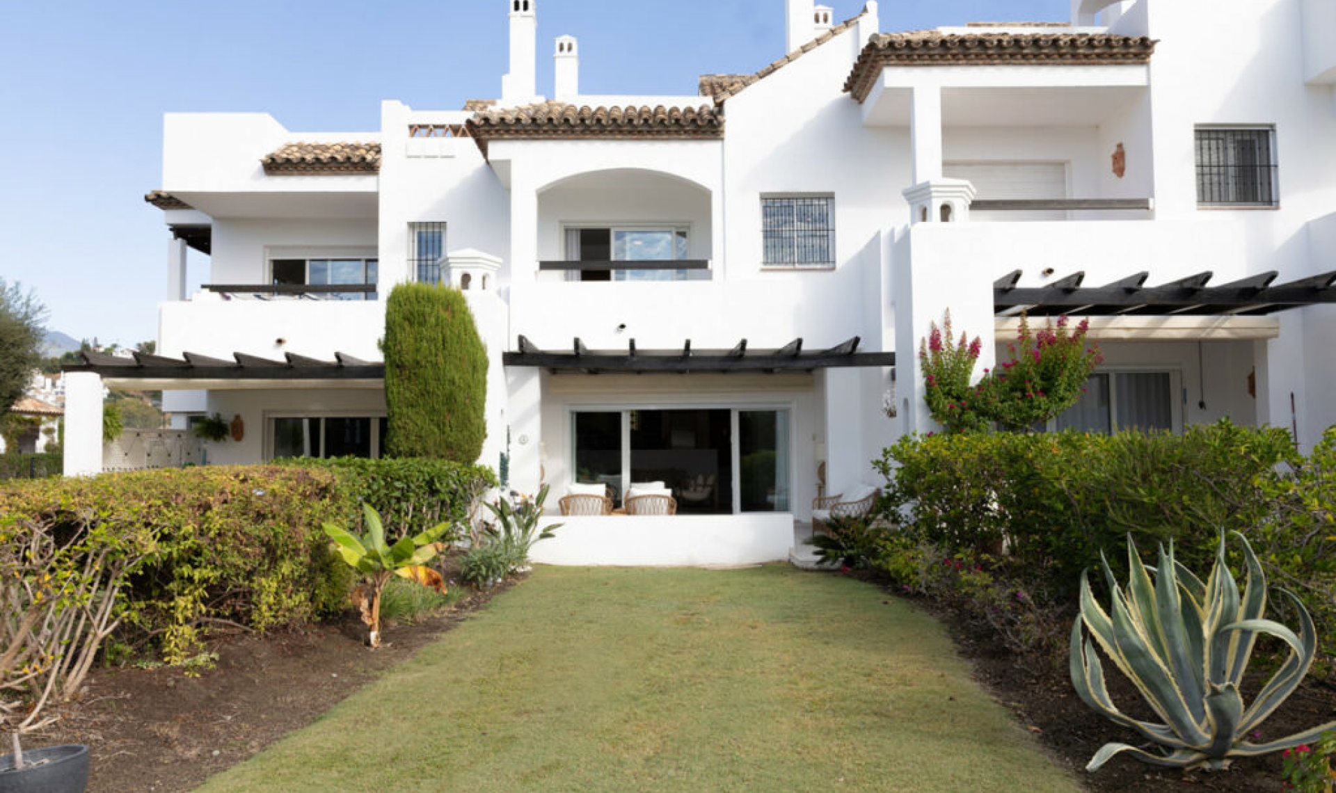 Resale - House -
Nueva Andalucía