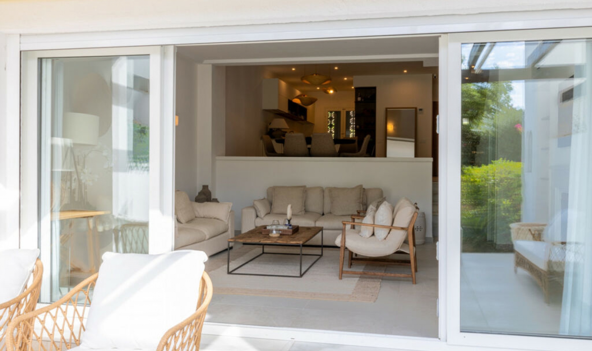 Resale - House -
Nueva Andalucía