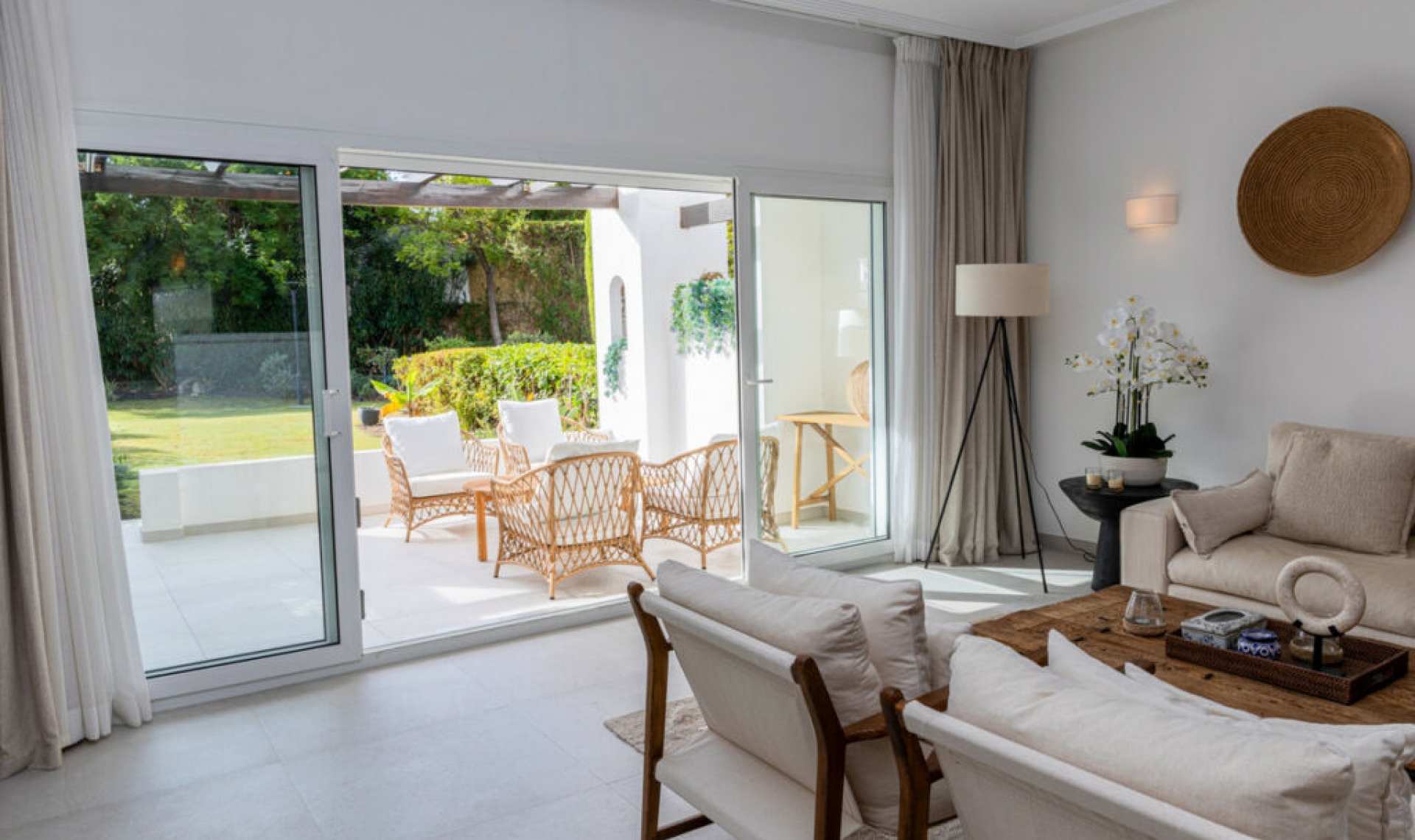 Resale - House -
Nueva Andalucía