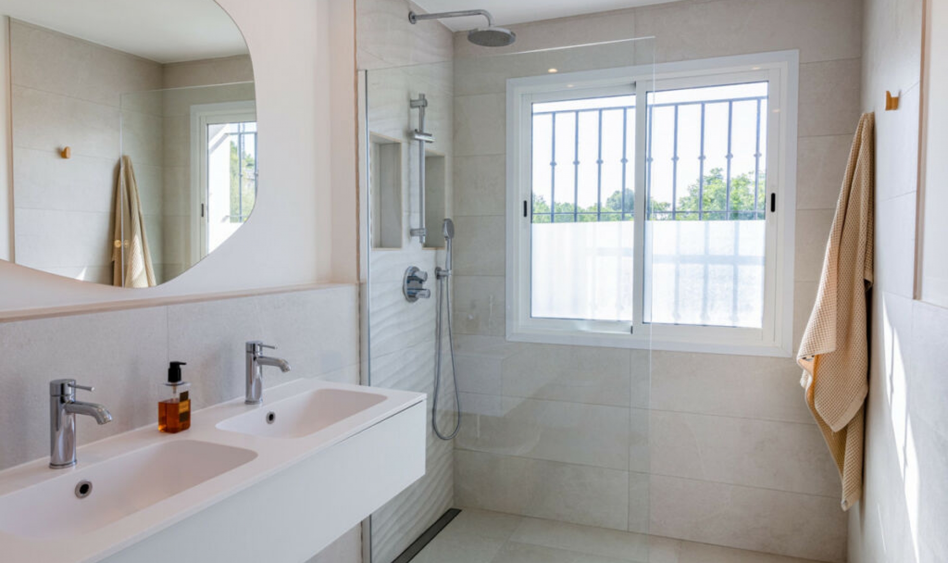 Resale - House -
Nueva Andalucía