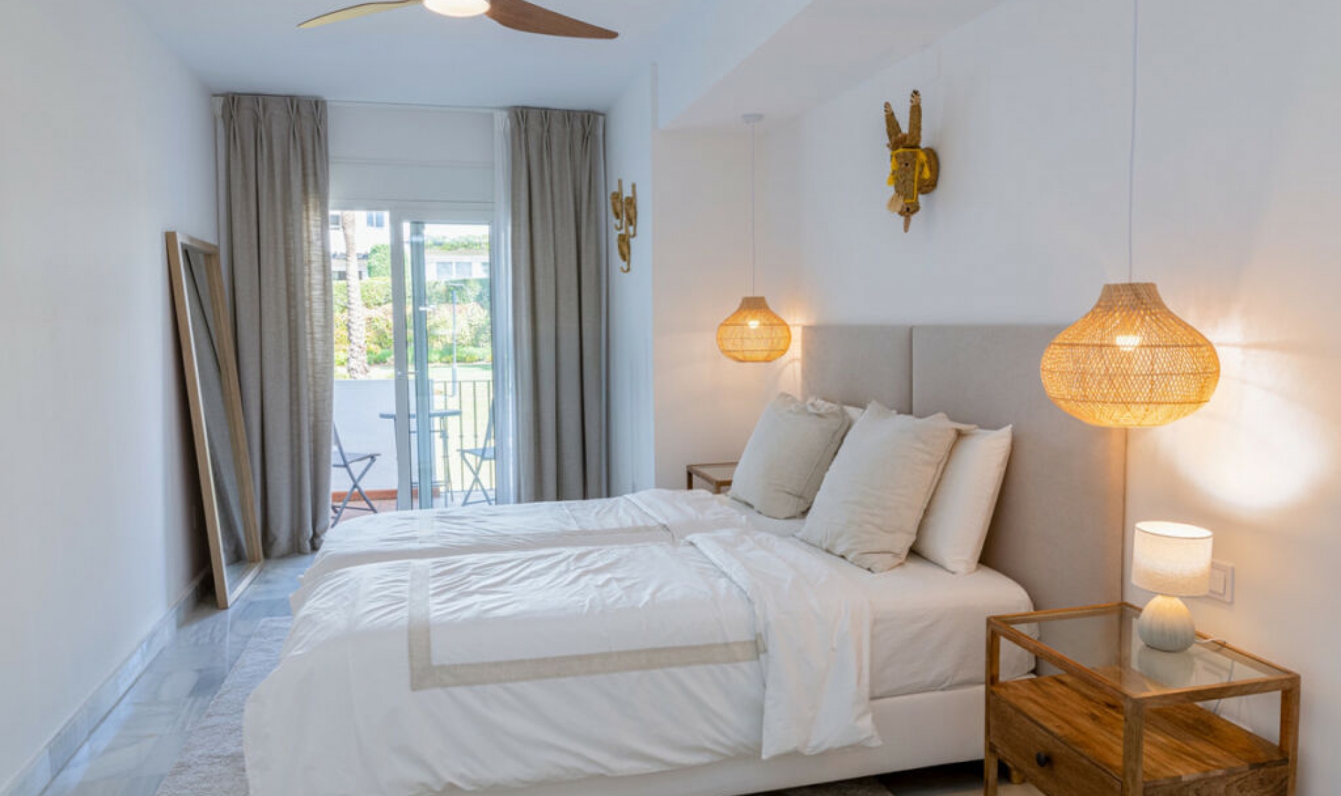 Resale - House -
Nueva Andalucía