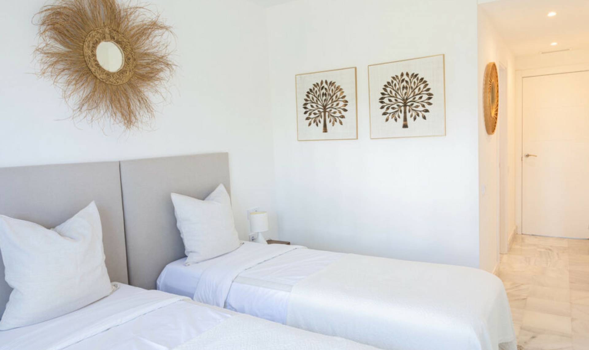 Resale - House -
Nueva Andalucía