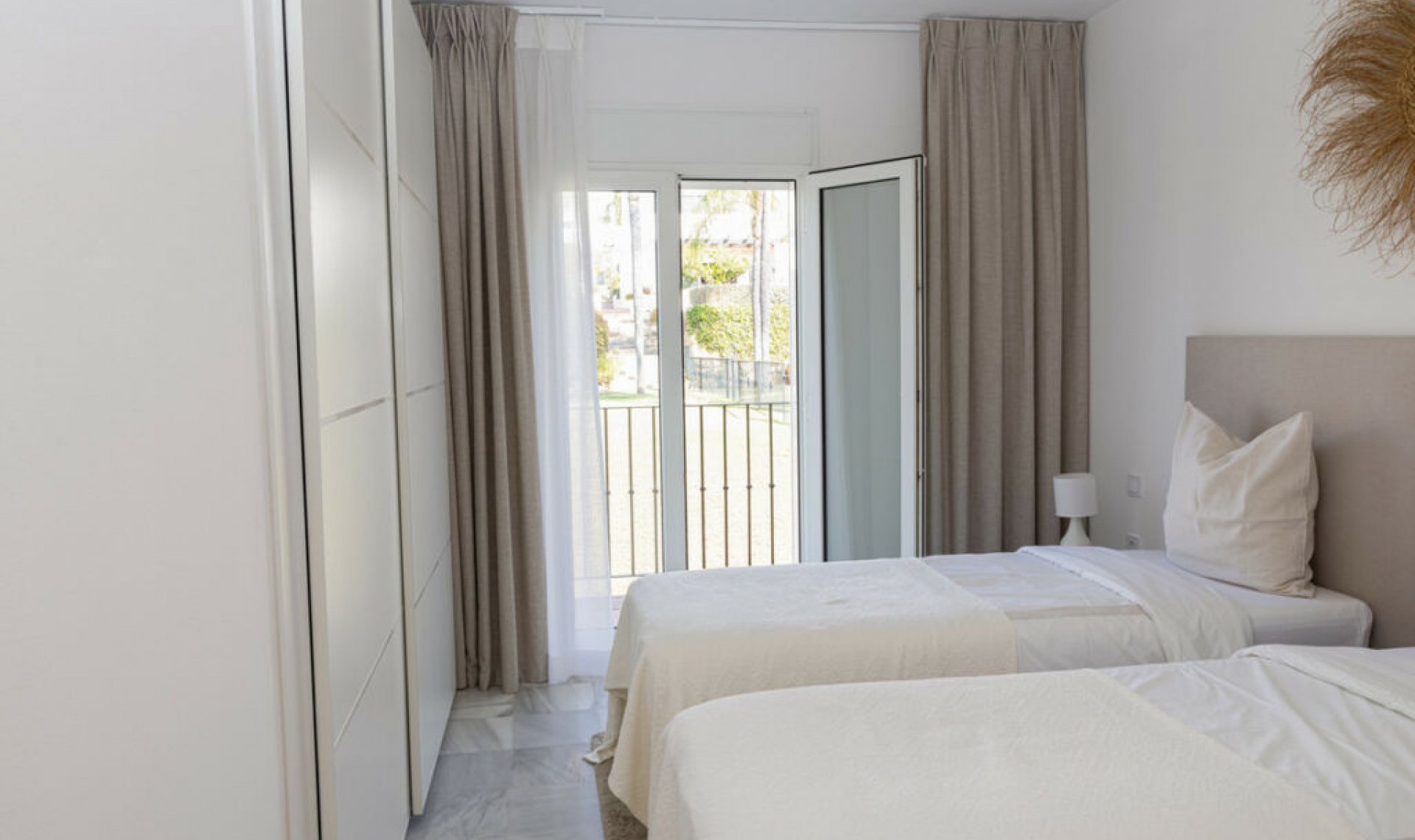 Resale - House -
Nueva Andalucía