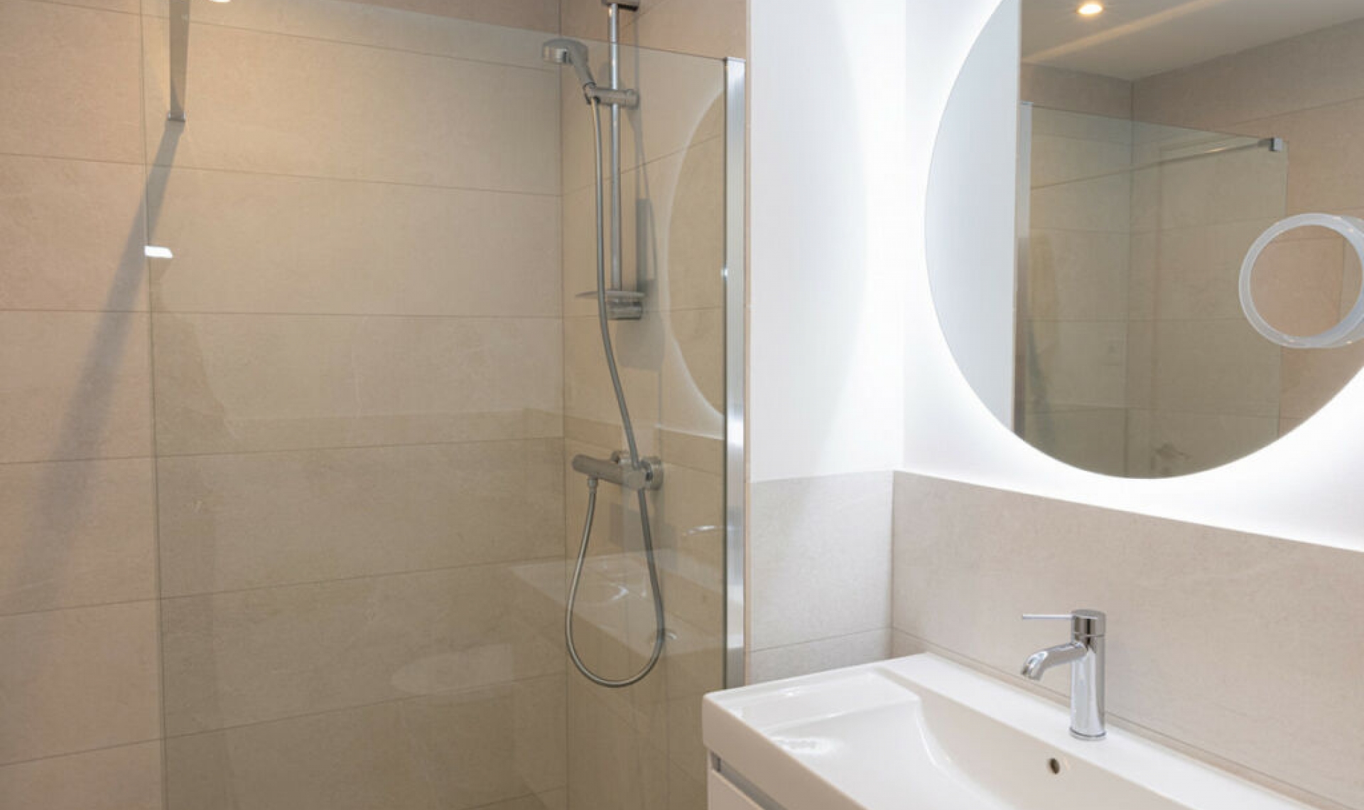 Resale - House -
Nueva Andalucía