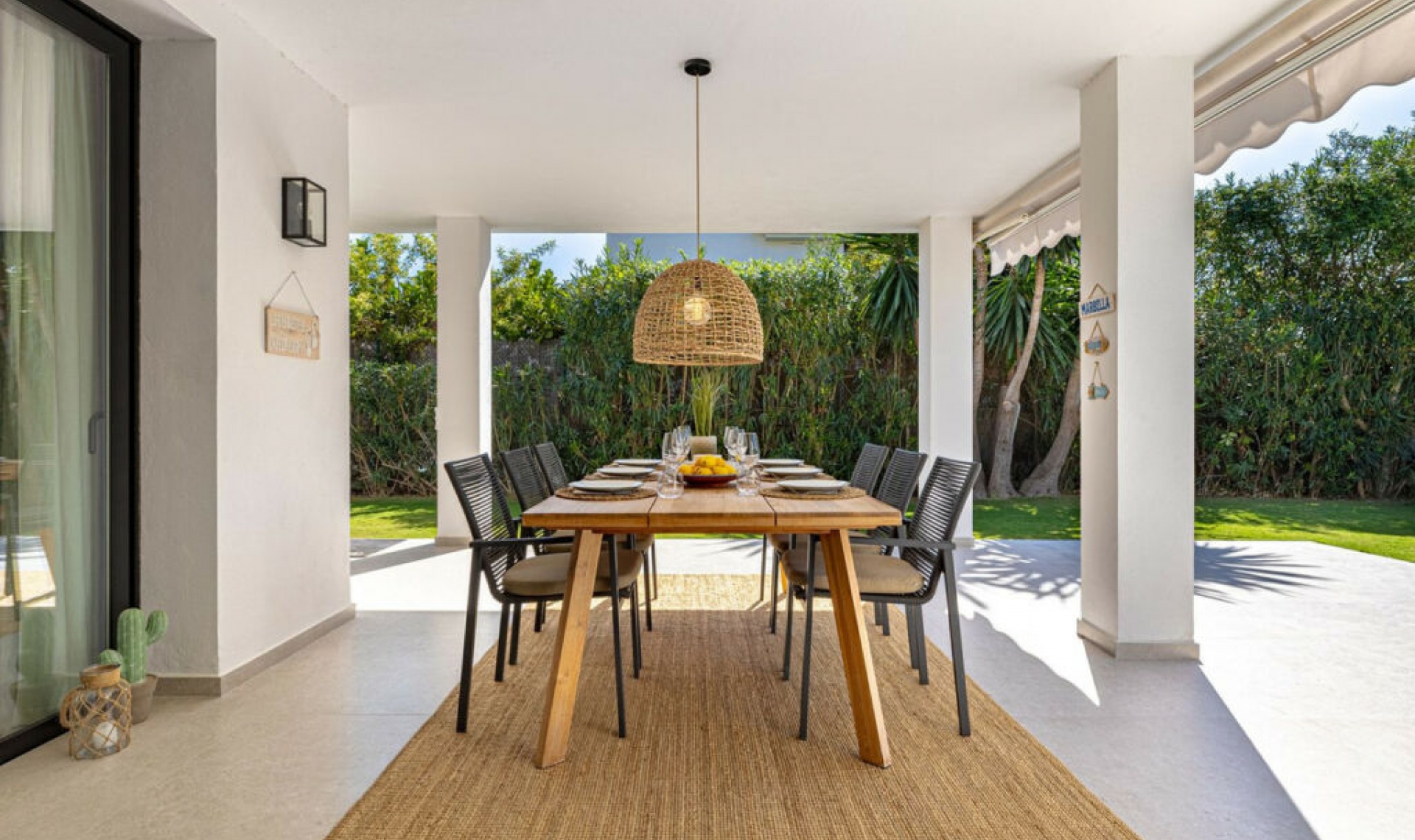 Resale - House -
Nueva Andalucía