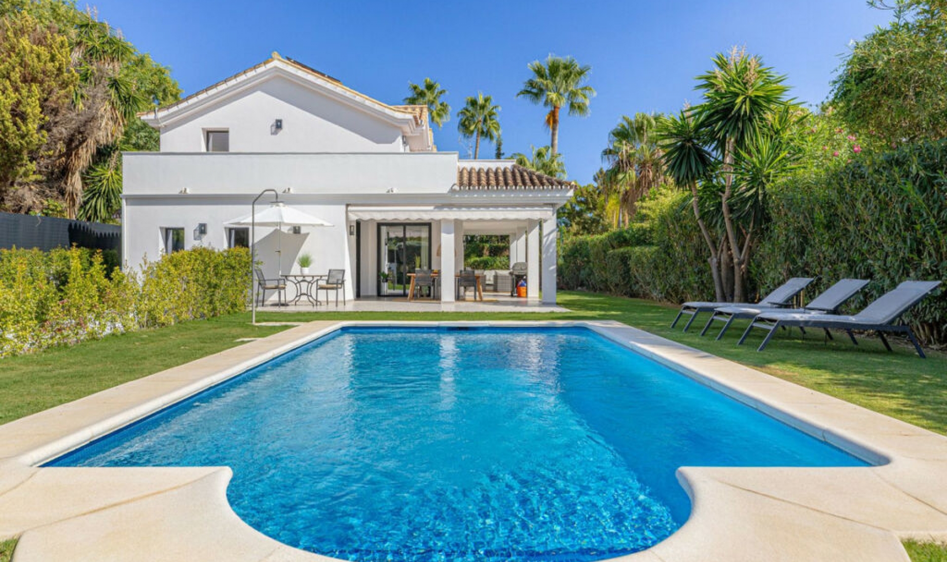 Resale - House -
Nueva Andalucía