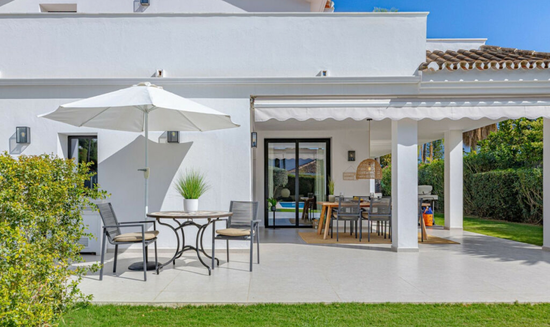 Resale - House -
Nueva Andalucía