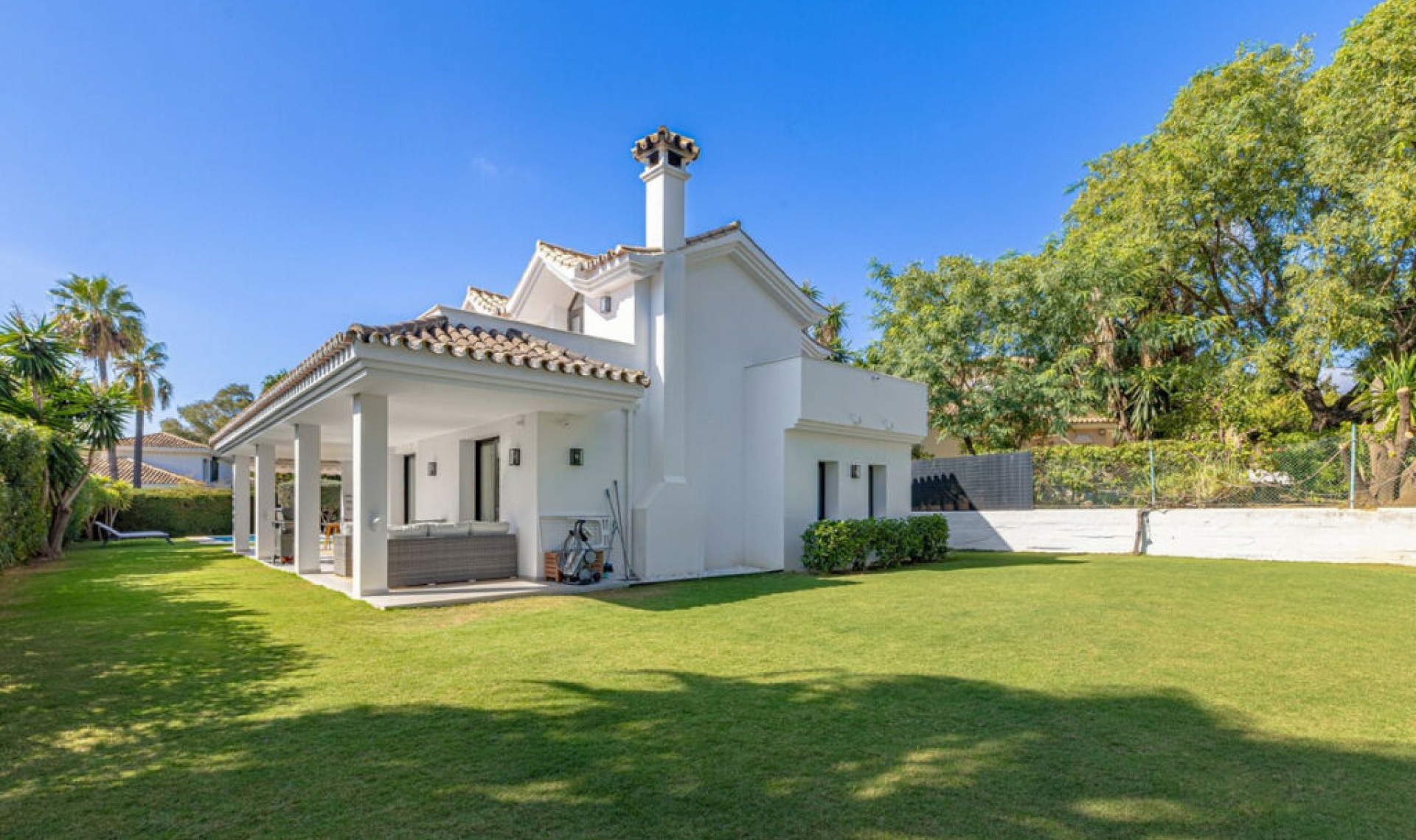 Resale - House -
Nueva Andalucía