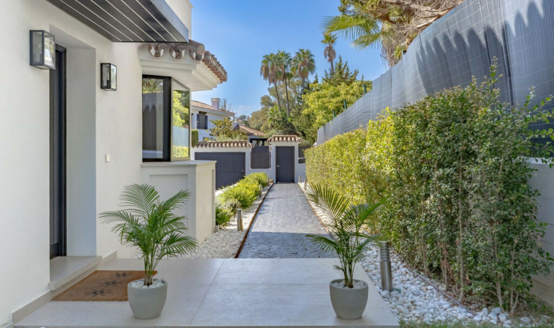 Resale - House -
Nueva Andalucía