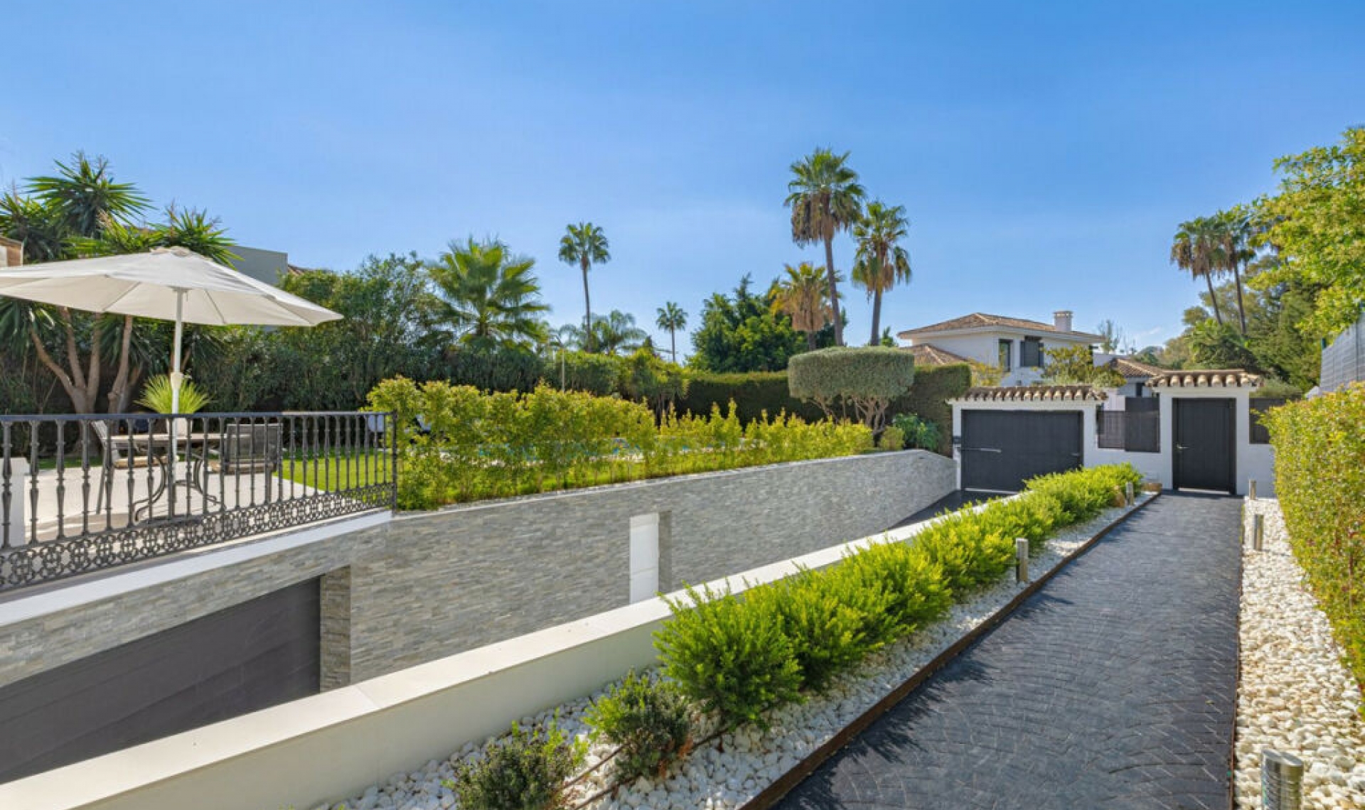 Resale - House -
Nueva Andalucía