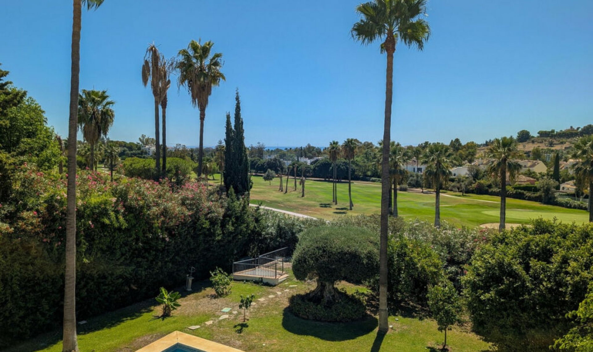 Resale - House -
Nueva Andalucía