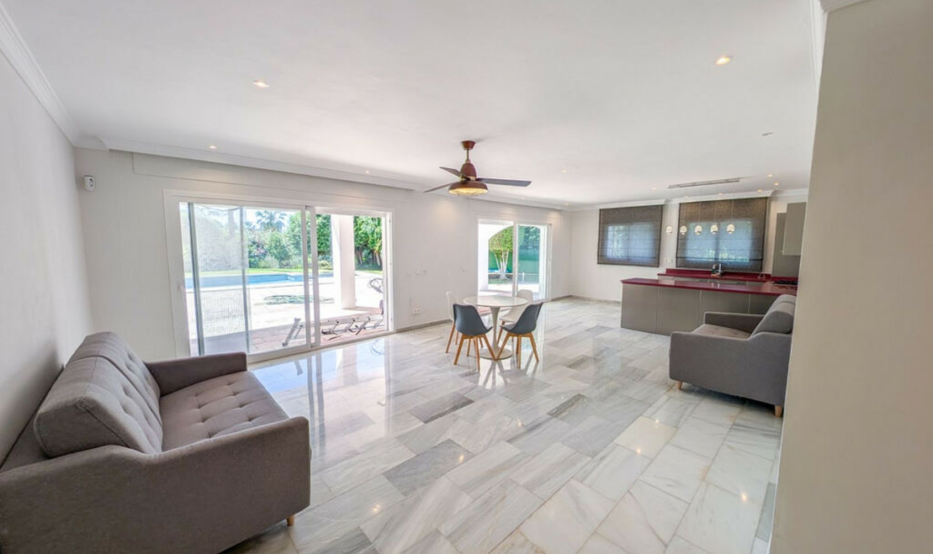 Resale - House -
Nueva Andalucía