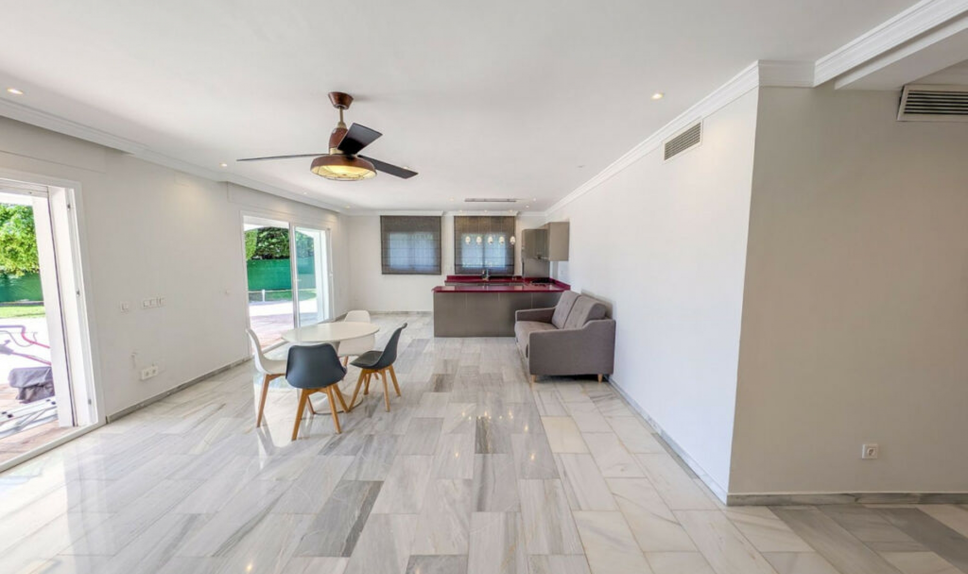 Resale - House -
Nueva Andalucía