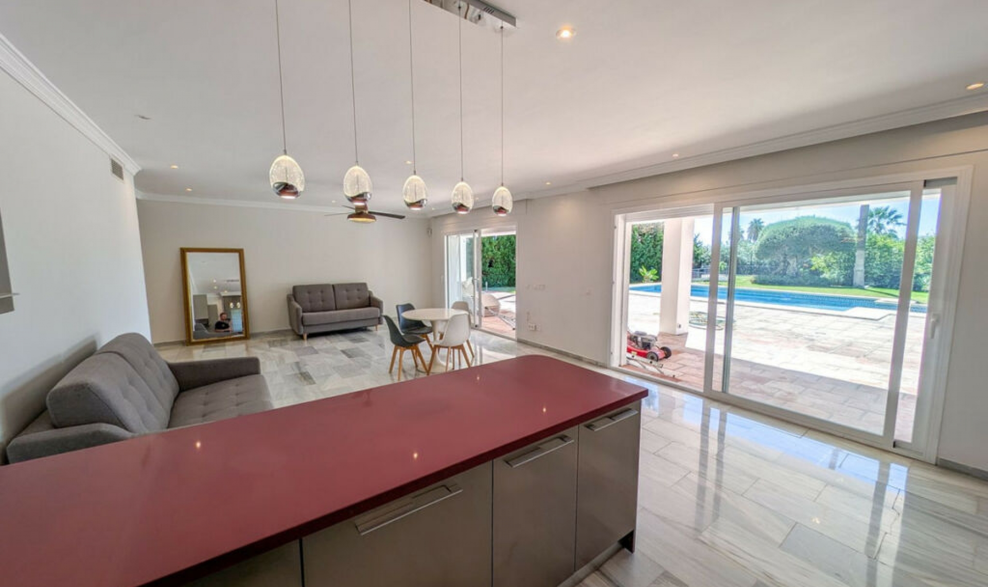 Resale - House -
Nueva Andalucía