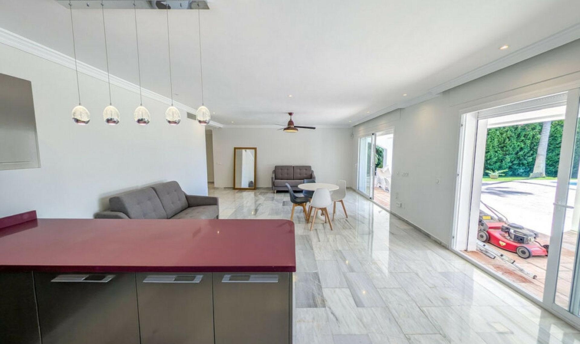 Resale - House -
Nueva Andalucía