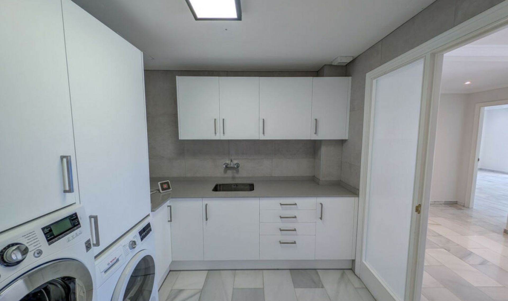 Resale - House -
Nueva Andalucía