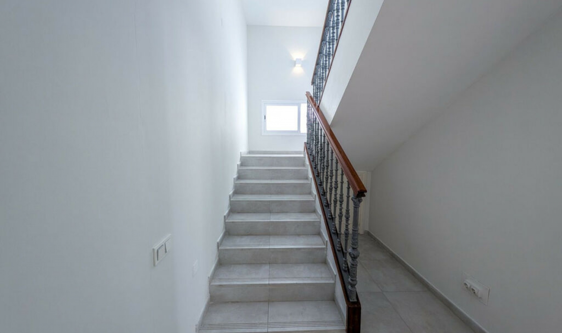 Resale - House -
Nueva Andalucía