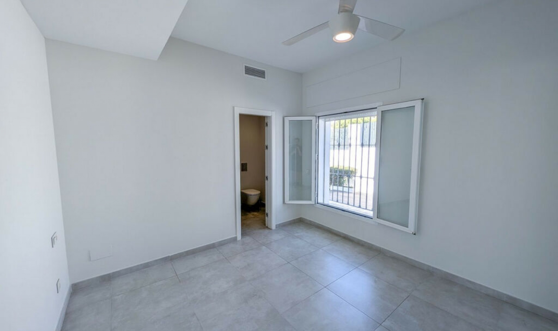 Resale - House -
Nueva Andalucía