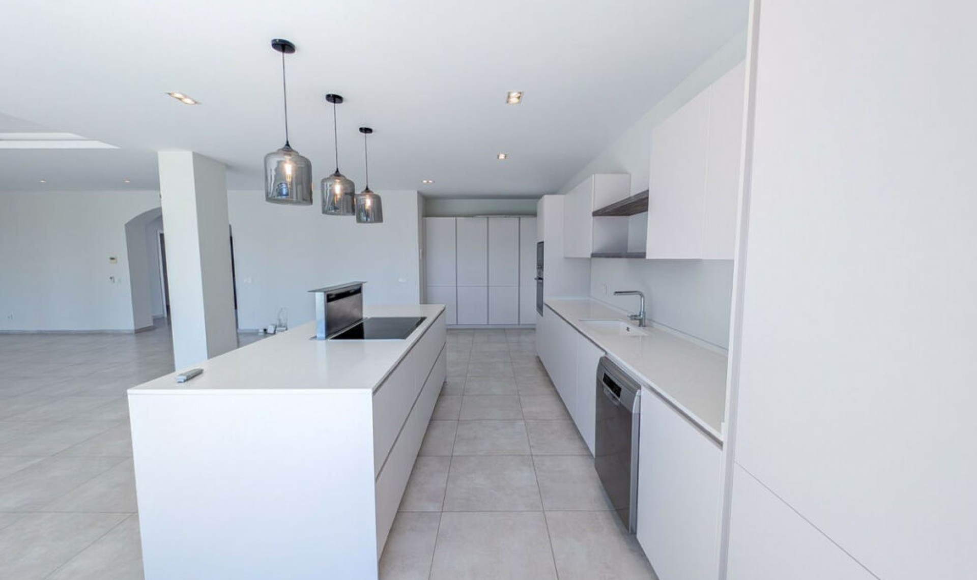 Resale - House -
Nueva Andalucía