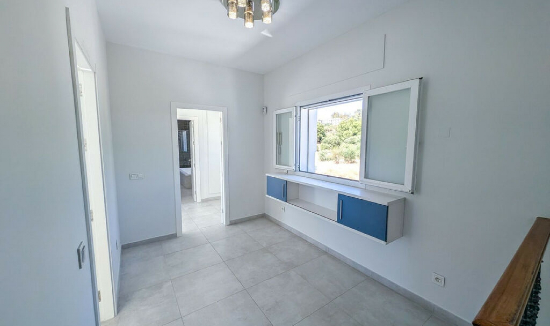 Resale - House -
Nueva Andalucía