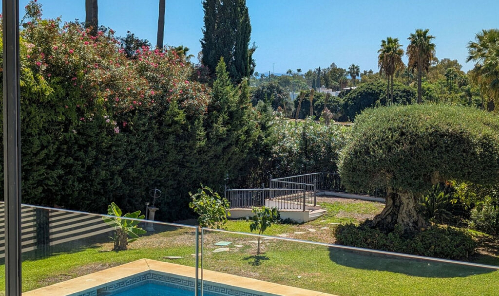 Resale - House -
Nueva Andalucía