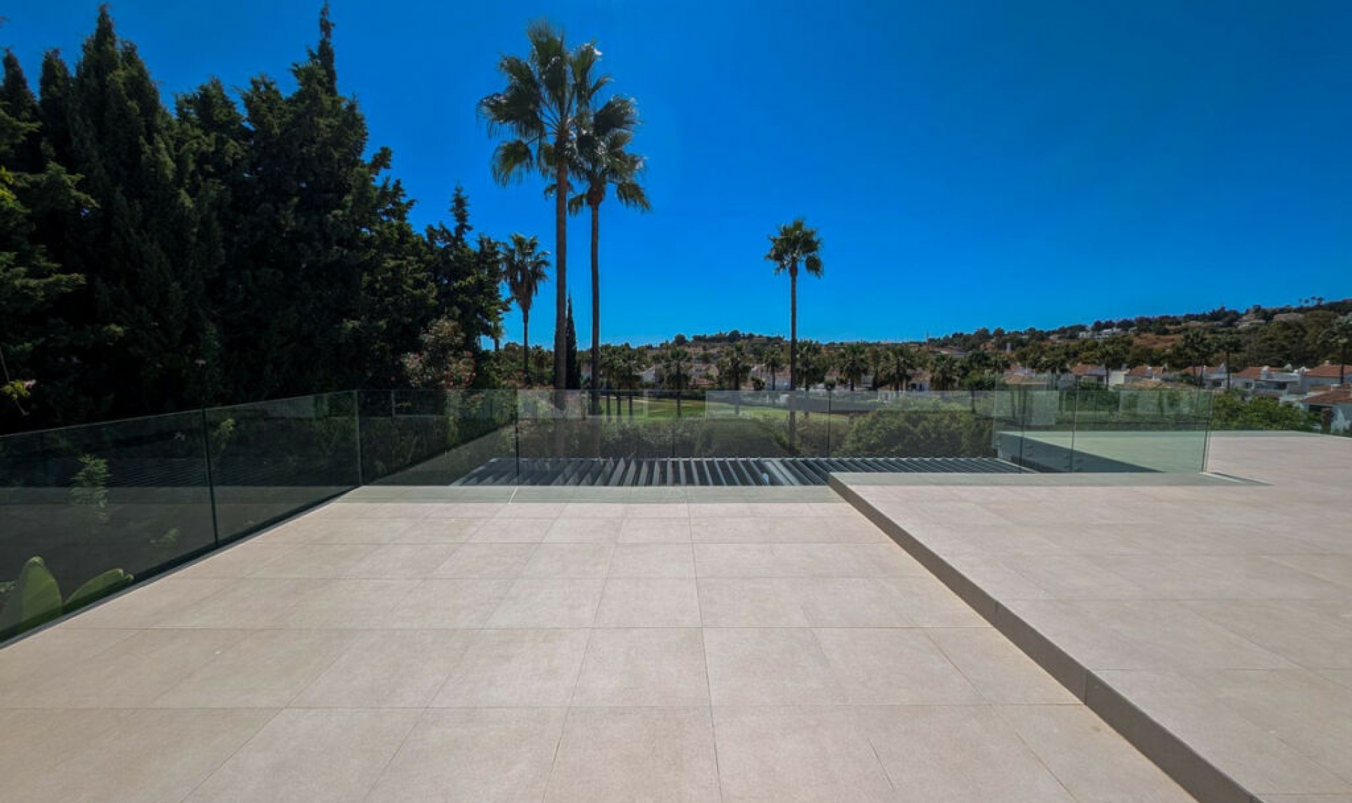 Resale - House -
Nueva Andalucía